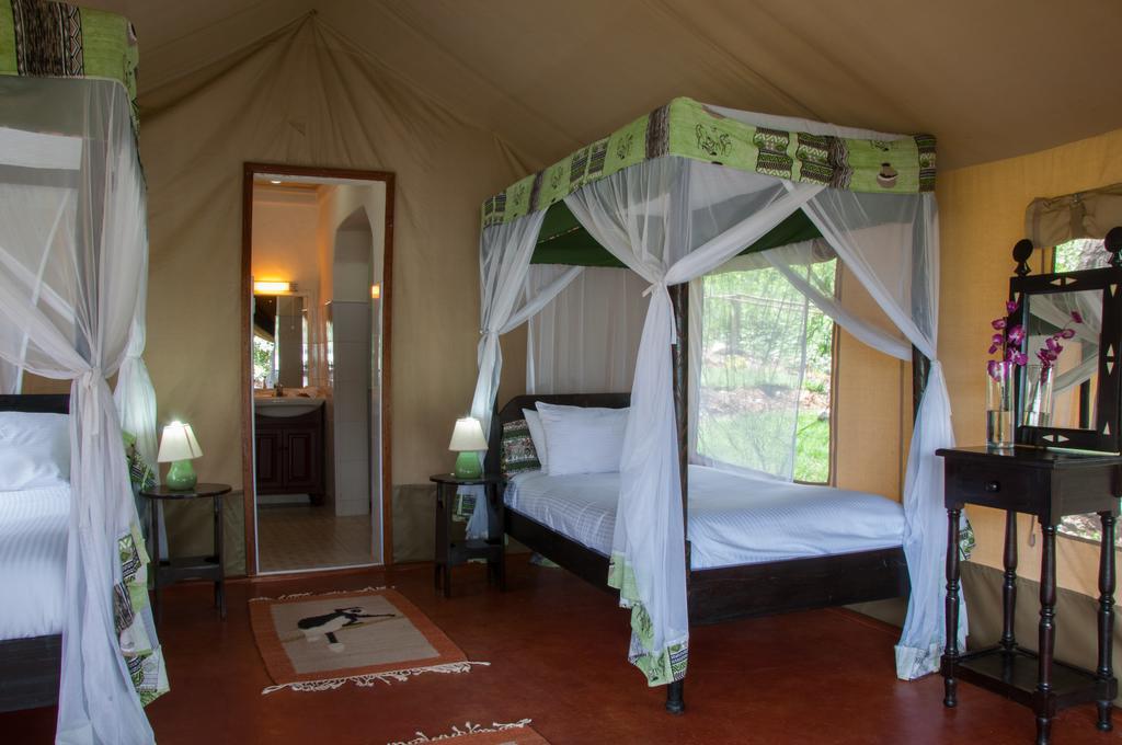 Crater Lake Tented Camp And Game Sanctuary ナイバシャ エクステリア 写真