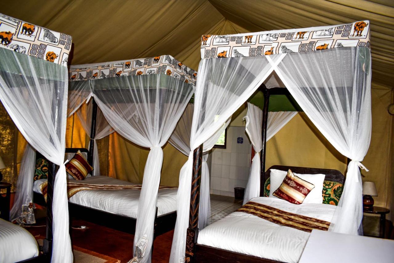 Crater Lake Tented Camp And Game Sanctuary ナイバシャ エクステリア 写真